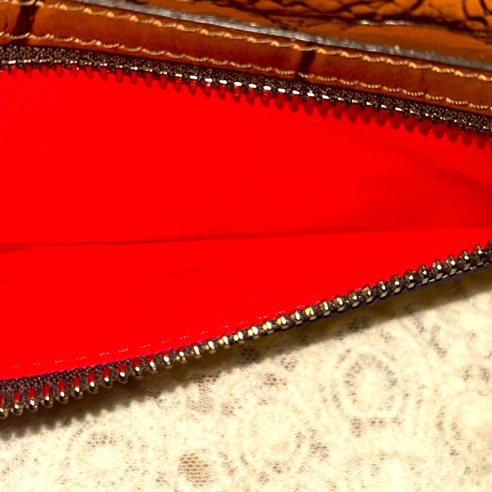 Gorgeous Dooney & Bourke Wallet - Picture 8 of 8